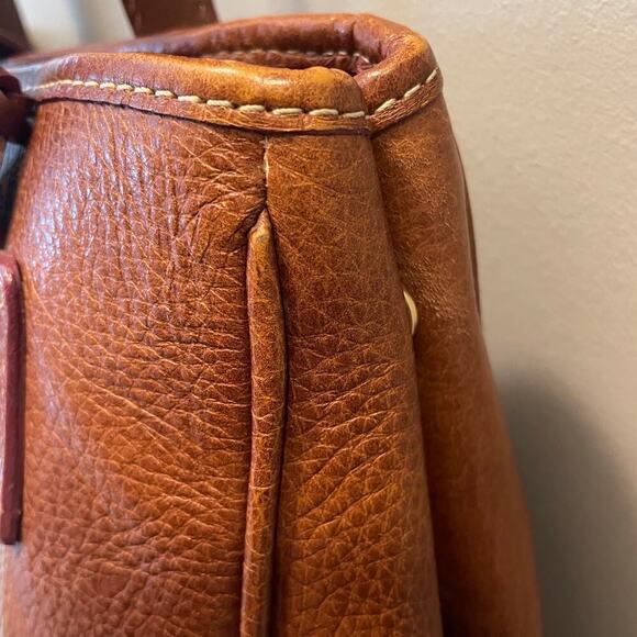 Vintage Dooney & Bourke Pebbled Leather Shoulder Bag | Expandable Brass Hardware - Picture 14 of 16